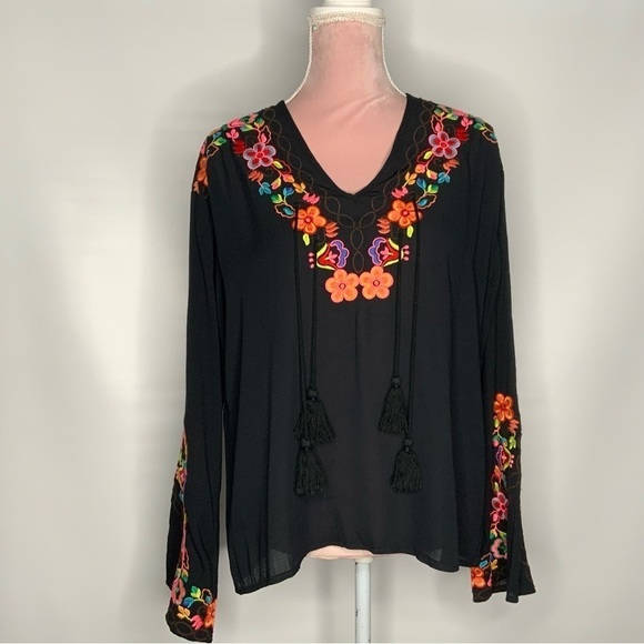 Misa Los Angeles gorgeous embroidered top. - Picture 2 of 11